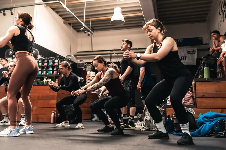 CrossFit Einsteiger beim Aufwärmen im Kurs bei Aorta in Berlin